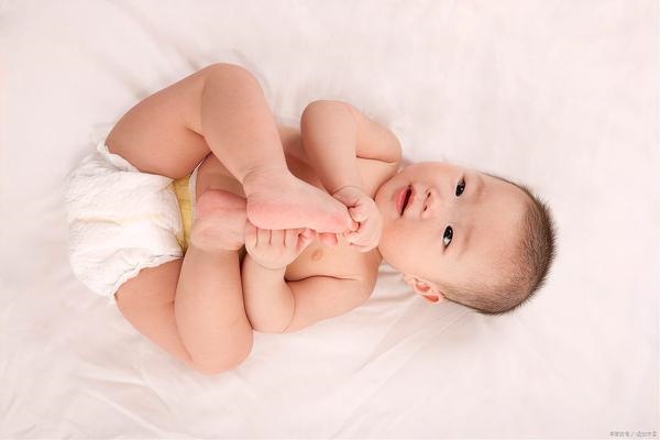 明星疑似代怀孕弃养背后：中介公司称90万包生男，代妈全天被监控