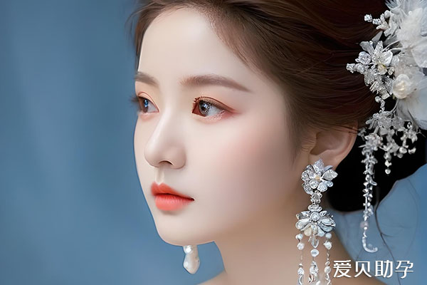 直接打入代孕妈妈的体内成为受精卵